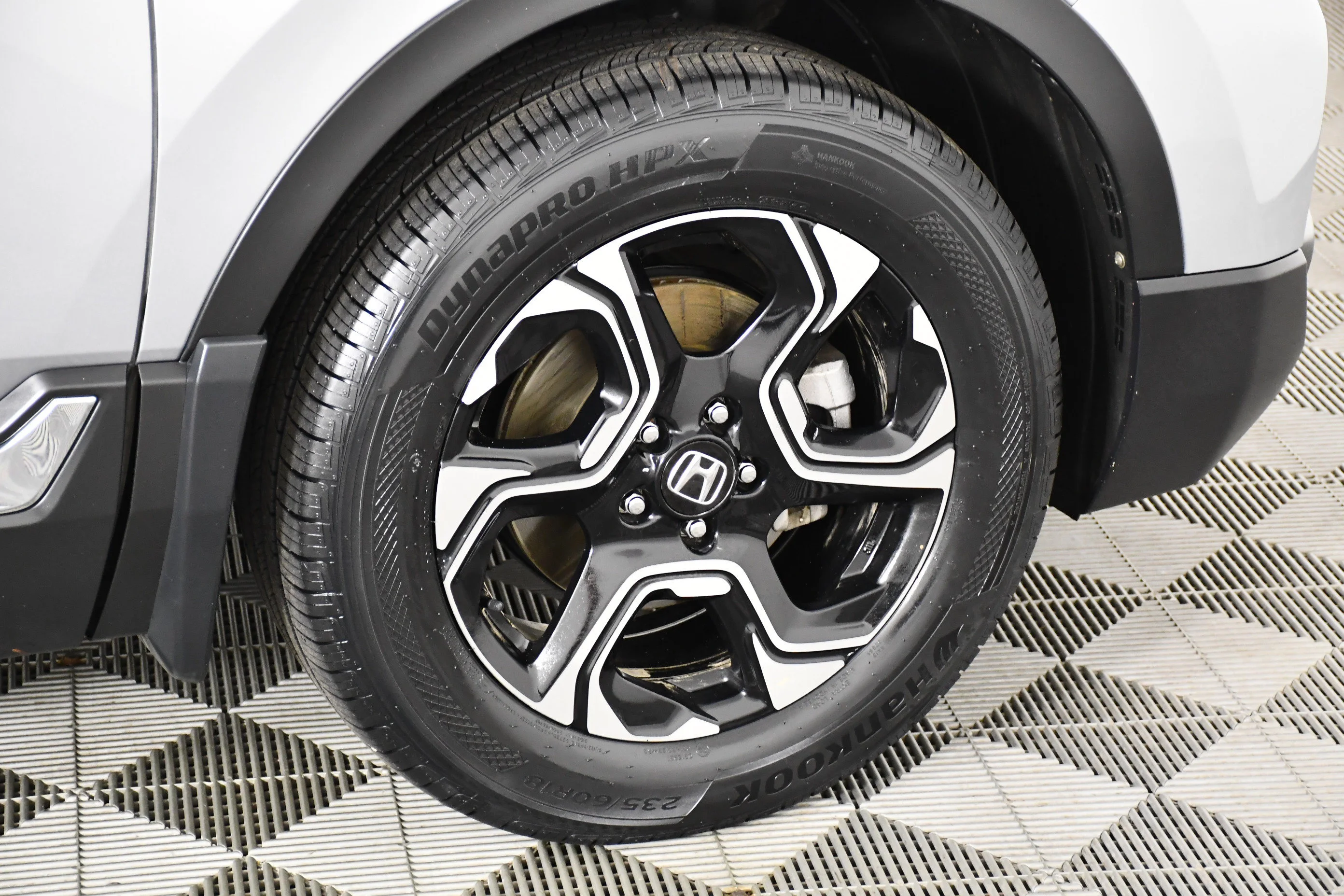 Used 2019 Lunar Silver Metallic Honda Touring image 55