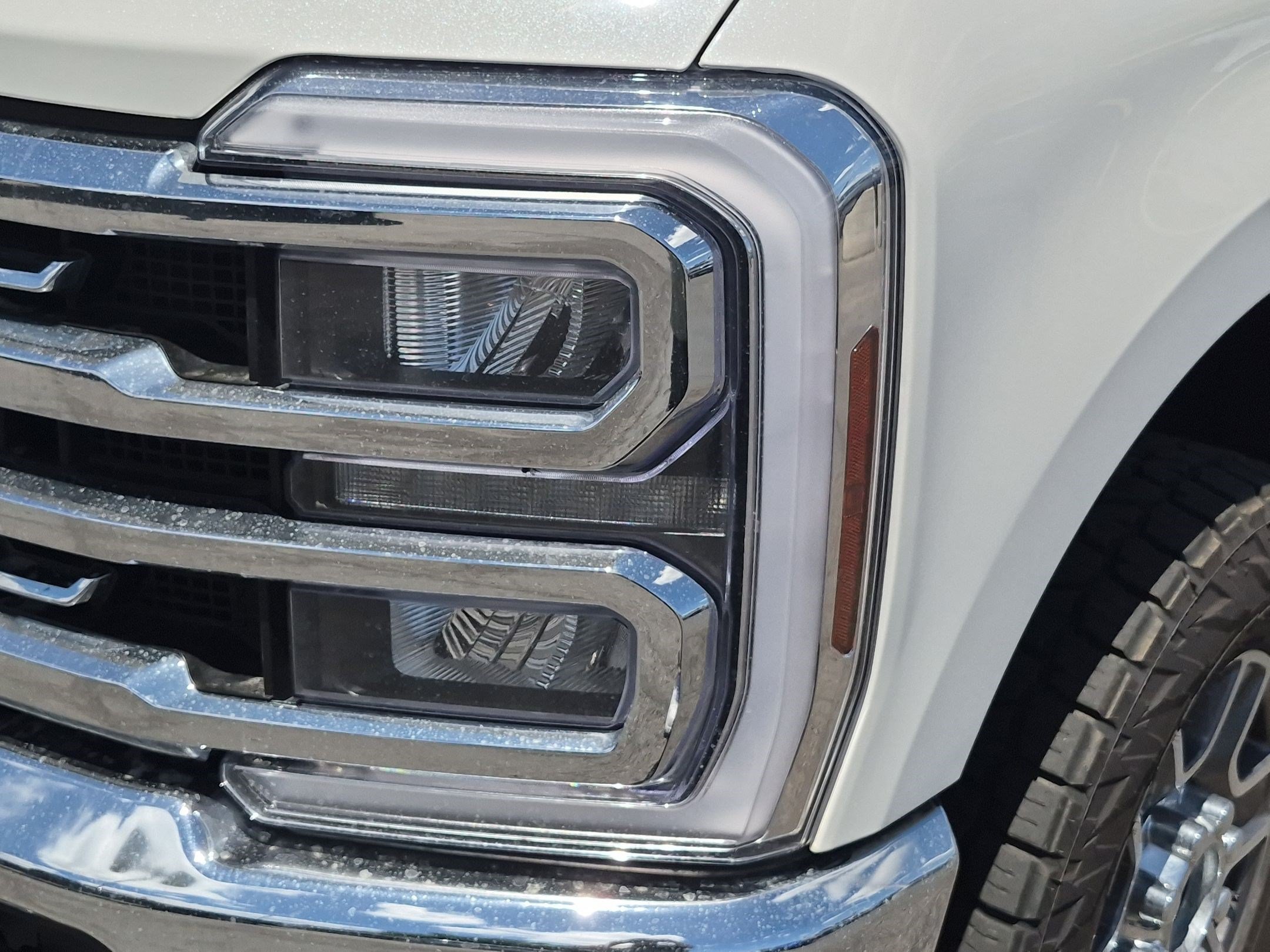 Used 2024 White Metallic Ford LARIAT image 11