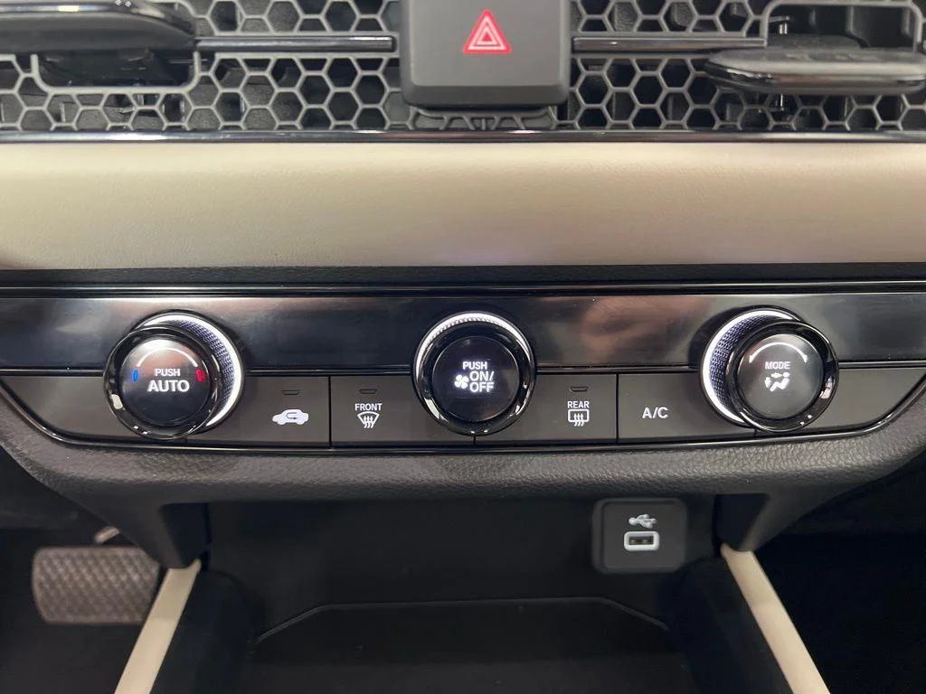 Used 2023 Lunar Silver Metallic Honda LX image 26