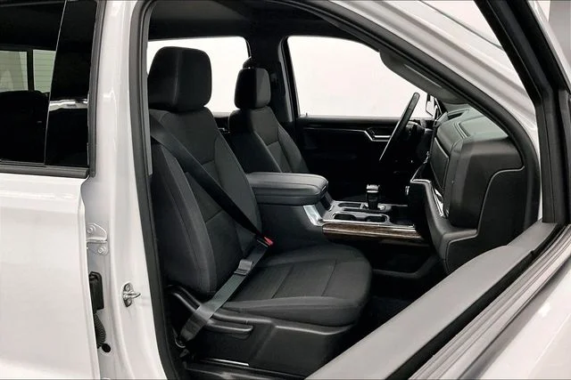 Used 2024 Summit White GMC Elevation image 8