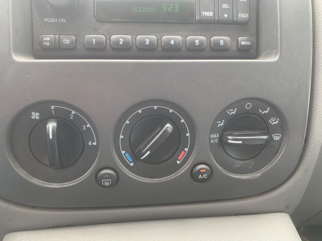 Used 2004 White Ford XLT image 16
