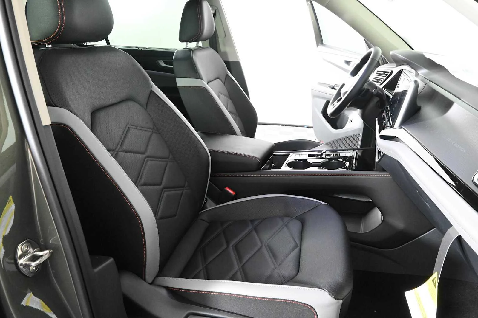 New 2026 Avocado Green Pearl Volkswagen 2.0T Peak Edition image 13