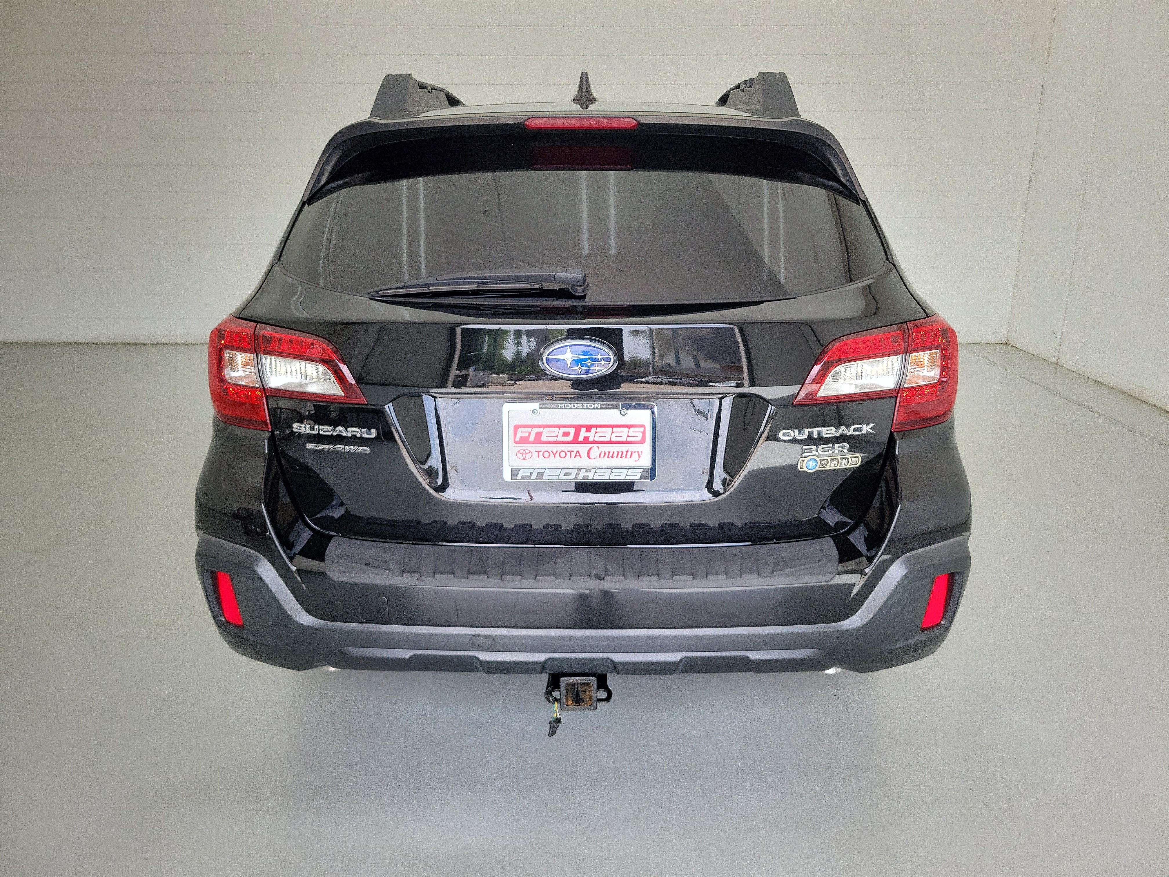 Used 2018 Crystal Black Pearl Subaru 3.6R image 6