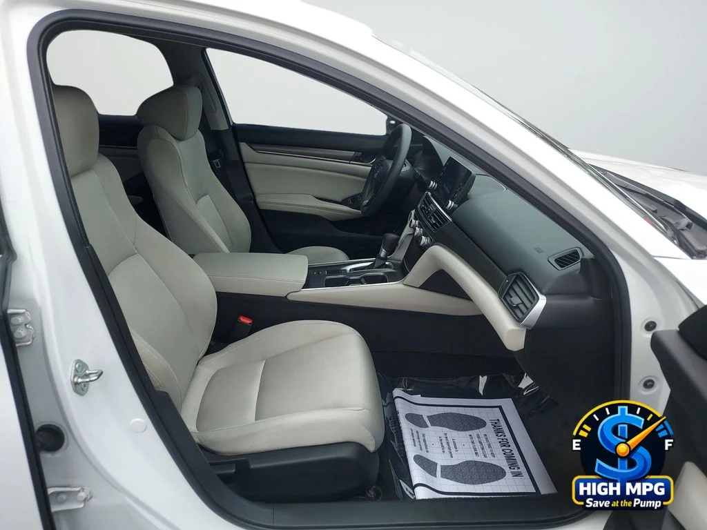 Used 2018 White Honda LX image 25