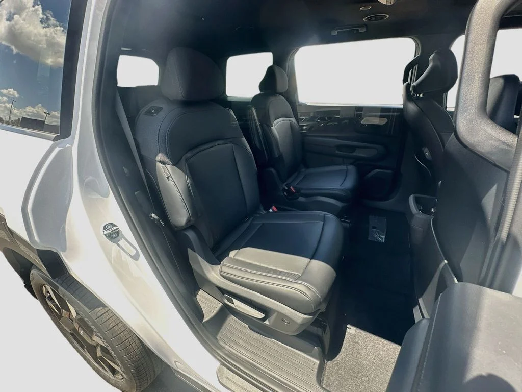 New 2027 Glacial White Pearl Kia S image 29