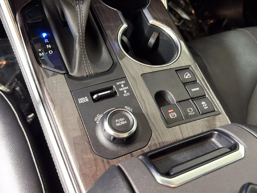 Used 2023 Black Toyota Platinum image 27