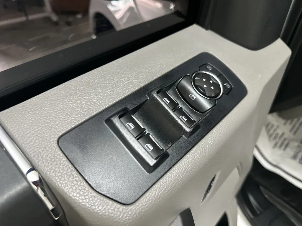 Used 2015 White Ford Lariat image 17