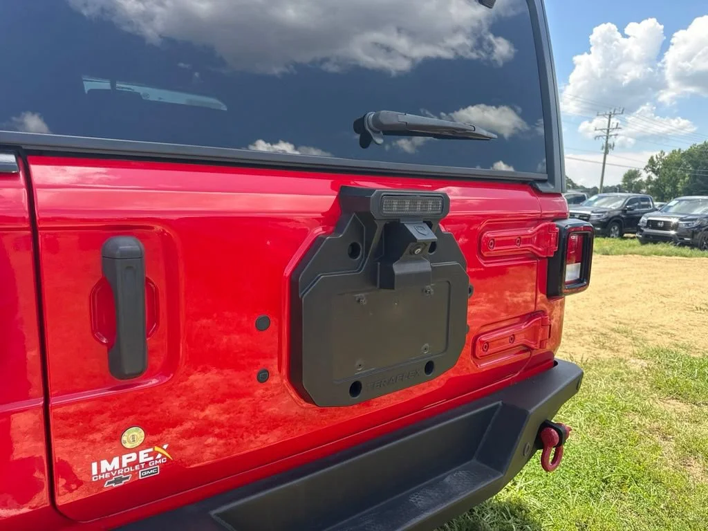 Used 2019  Jeep Sport image 23