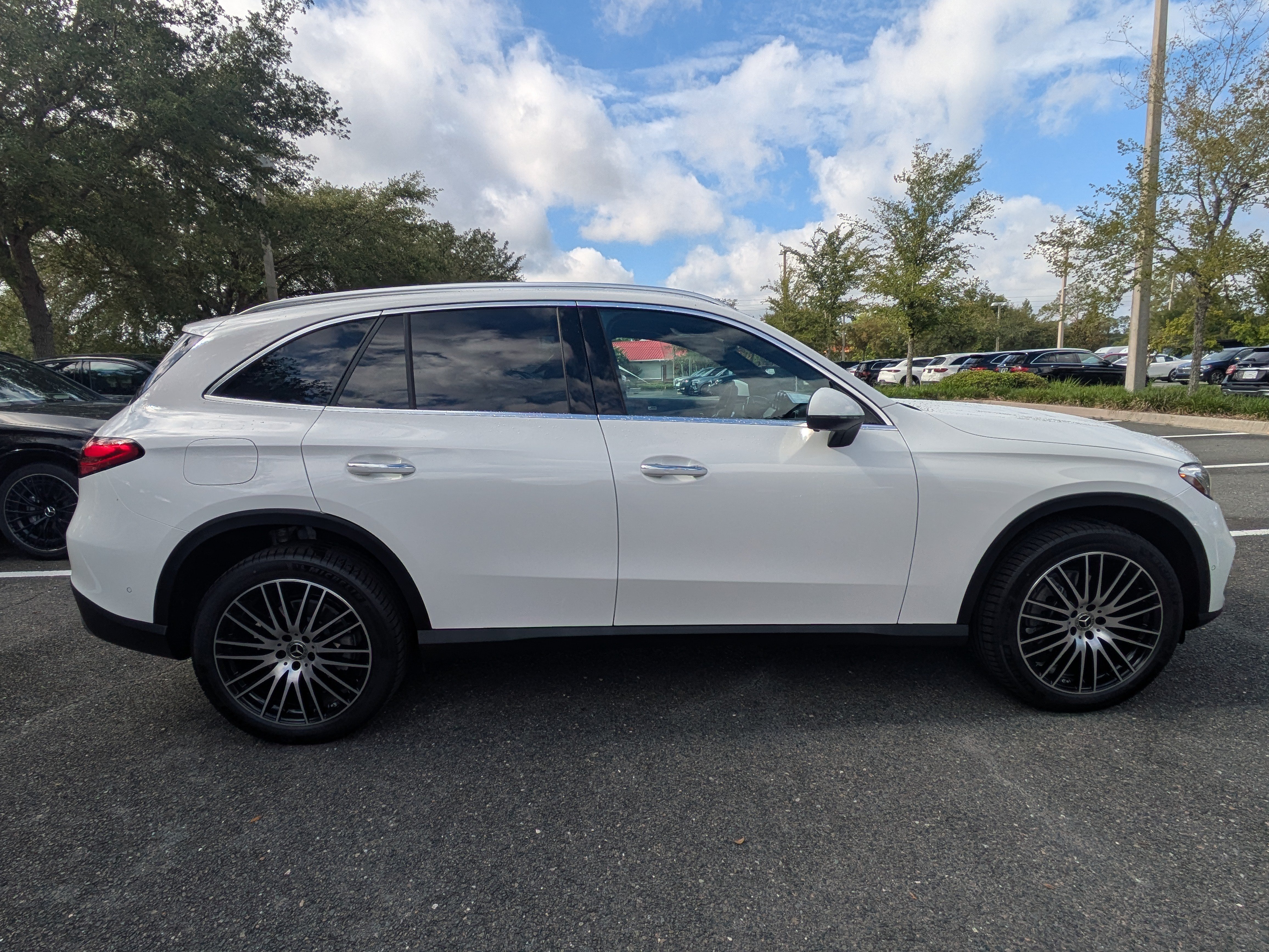 New 2026 Polar White Mercedes-Benz GLC 300 image 29