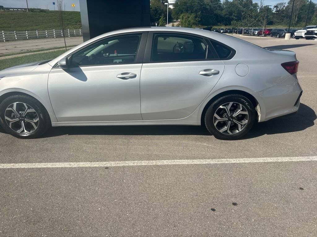 Used 2019 Silky Silver Kia LXS image 3