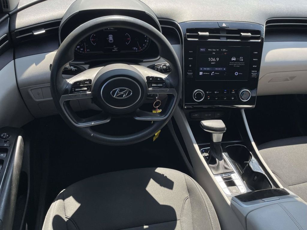 Used 2022 Gray Hyundai SE image 10