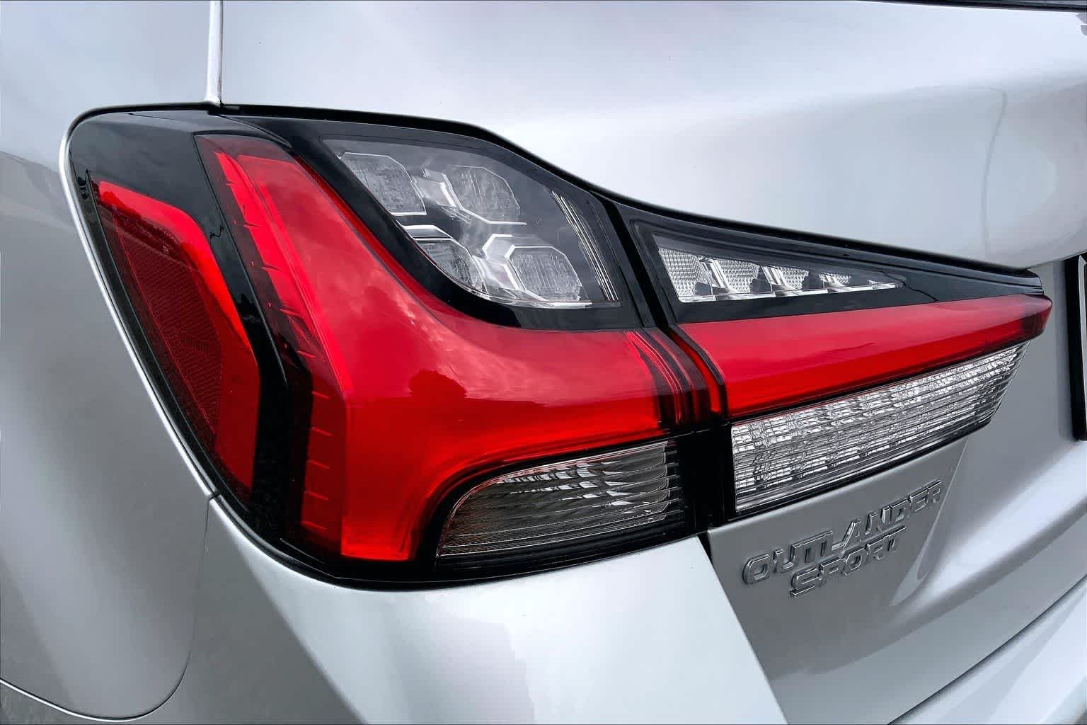 Used 2024 Alloy Silver Metallic Mitsubishi ES image 28