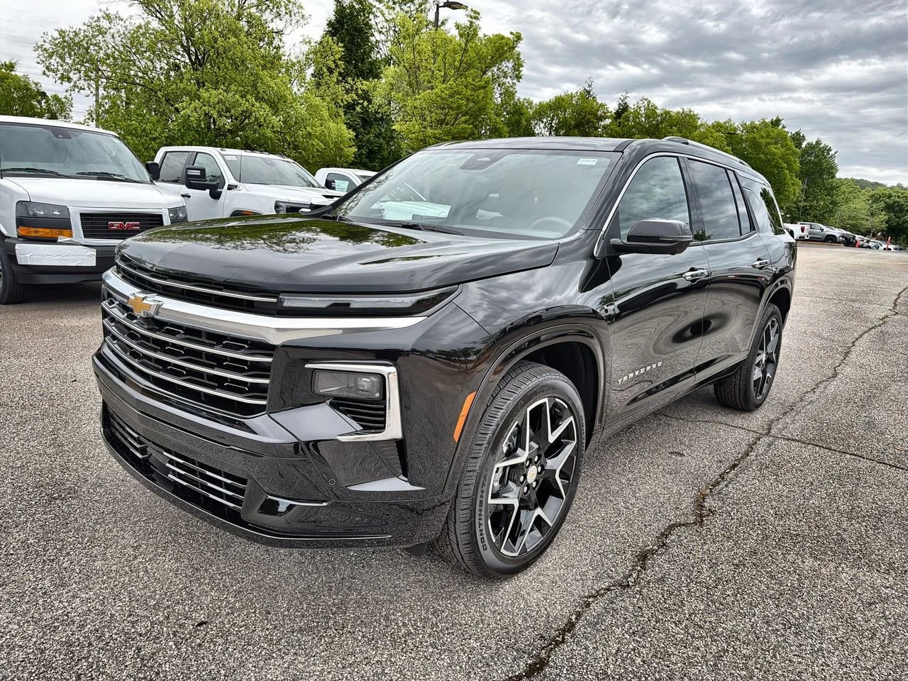 New 2026 Mosaic Black Metallic Chevrolet High Country image 4
