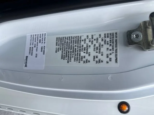 New 2026 Summit White Chevrolet 1WT image 31