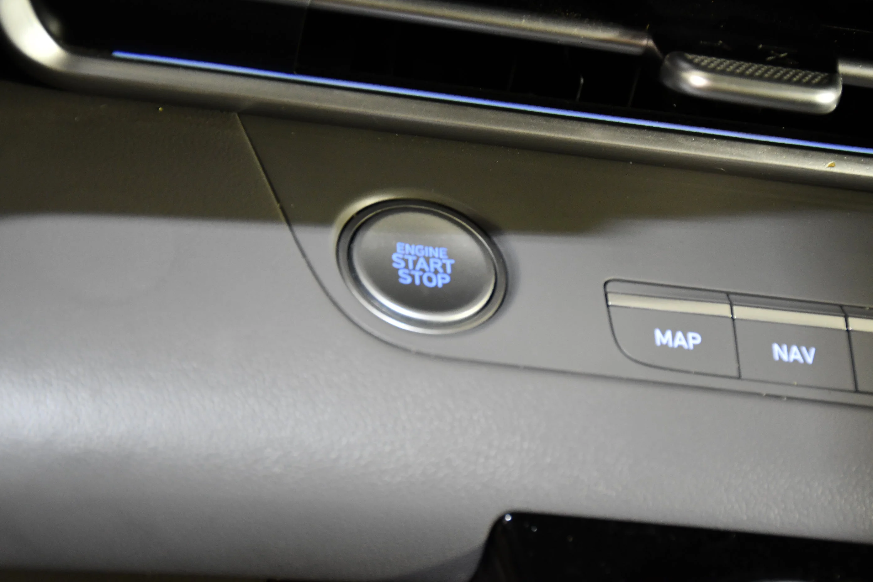 Used 2024 Abyss Black Hyundai SEL image 25