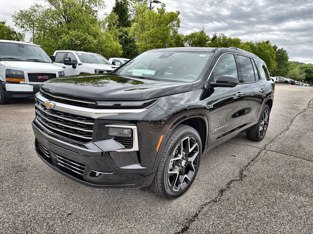 New 2026 Mosaic Black Metallic Chevrolet High Country image 4