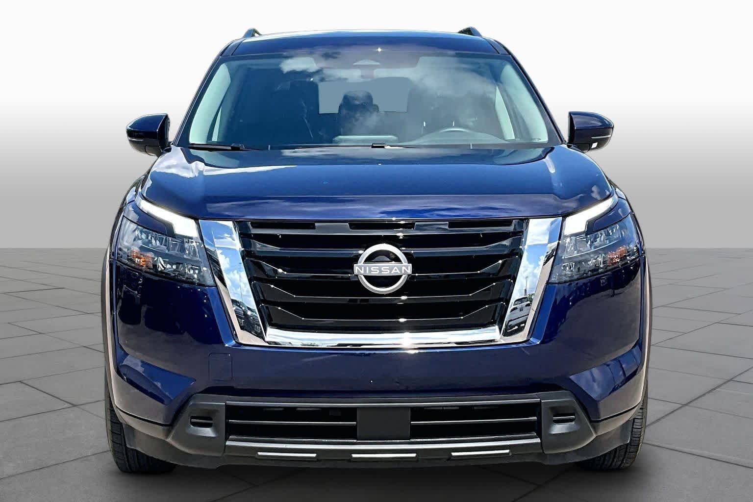 Used 2025 Deep Ocean Blue Pearl Nissan SV image 4
