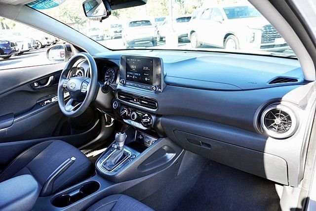 Used 2023 Silver Hyundai SEL image 9