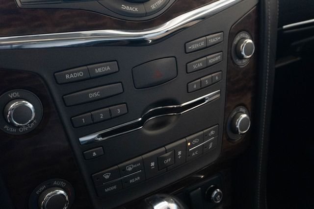 Used 2019 White Nissan Platinum image 36