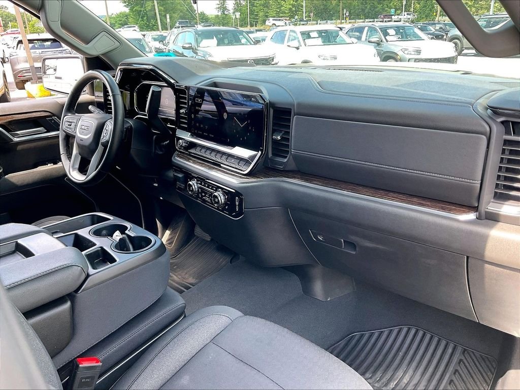 Used 2025 Summit White GMC Elevation image 13
