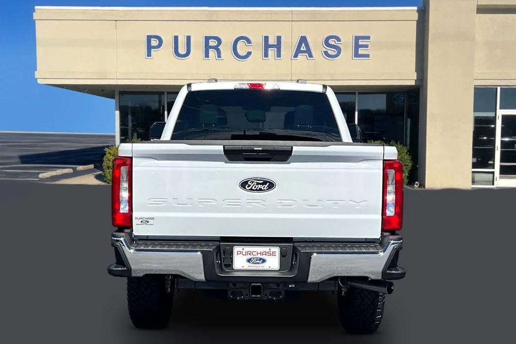 New 2027 Oxford White Ford F-250® XLT image 4