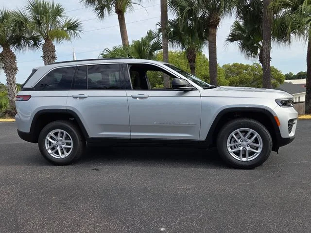 New 2026 Silver Zynith Jeep Laredo X image 9