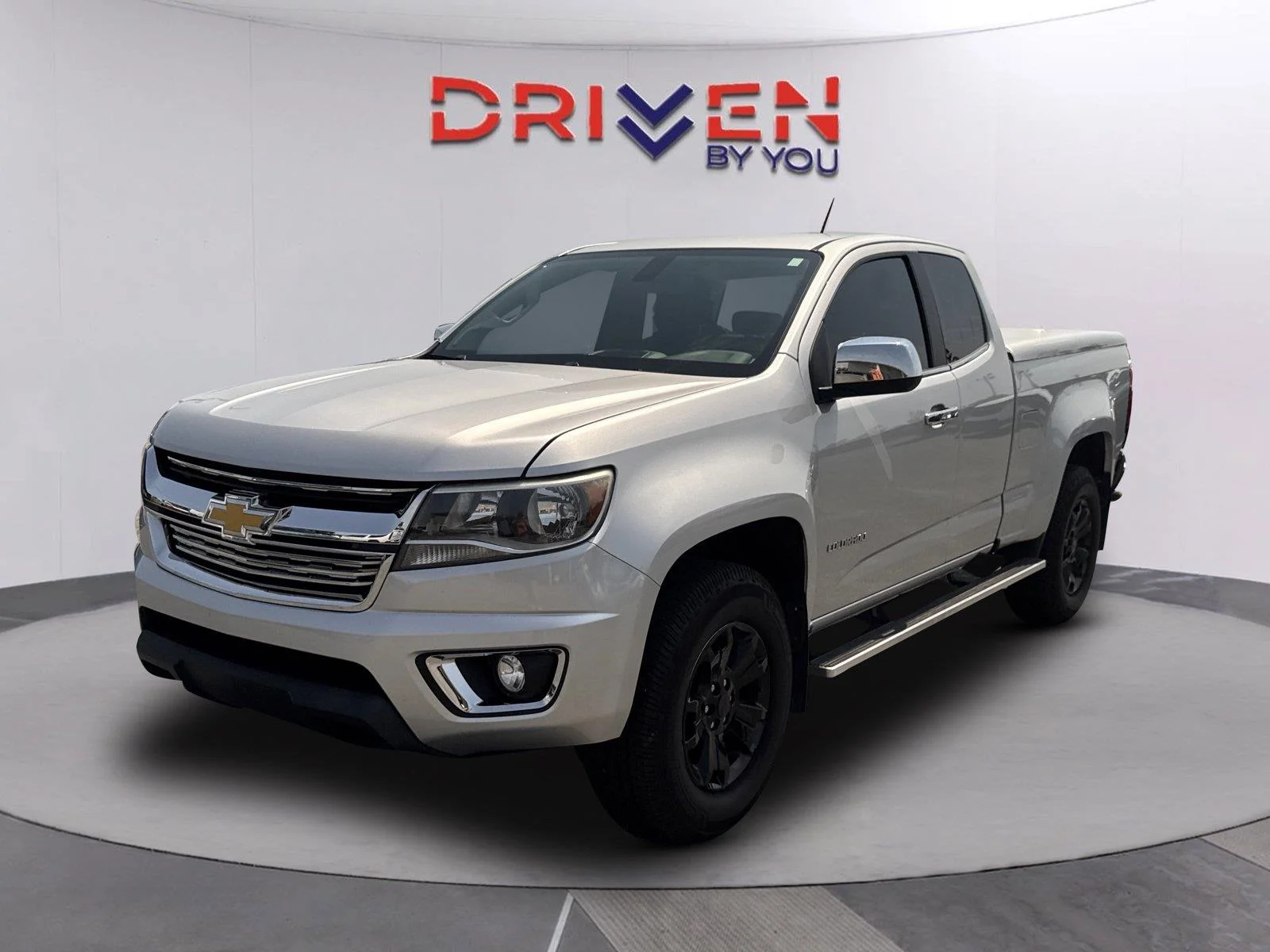 Used 2018 SILVER ICE METALLIC Chevrolet 2WD LT image 8