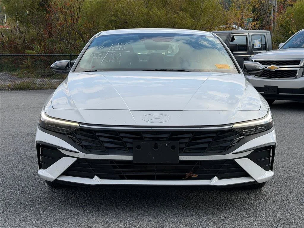 Used 2025 White Hyundai SEL Sport image 16
