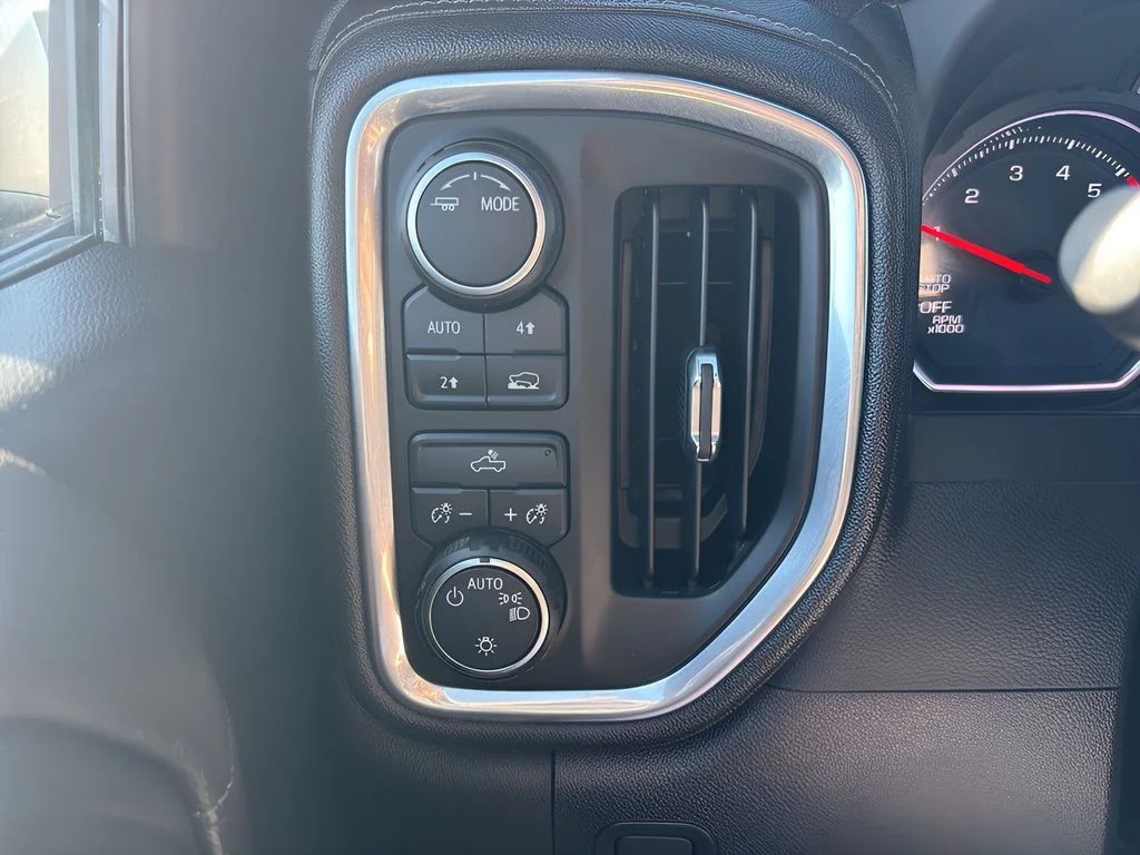 Used 2022 Summit White Chevrolet LT image 16