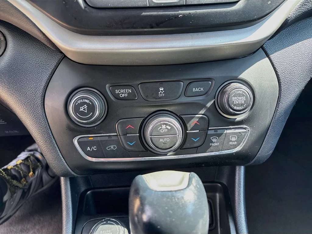 Used 2016 True Blue Jeep Limited image 15