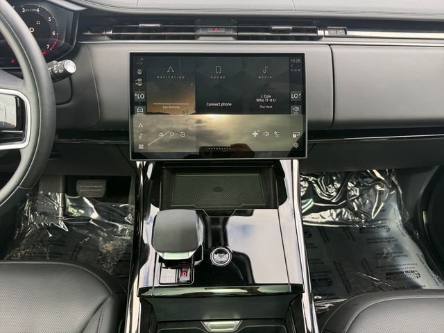 Certified Used 2025 Fuji White Land Rover SE image 15