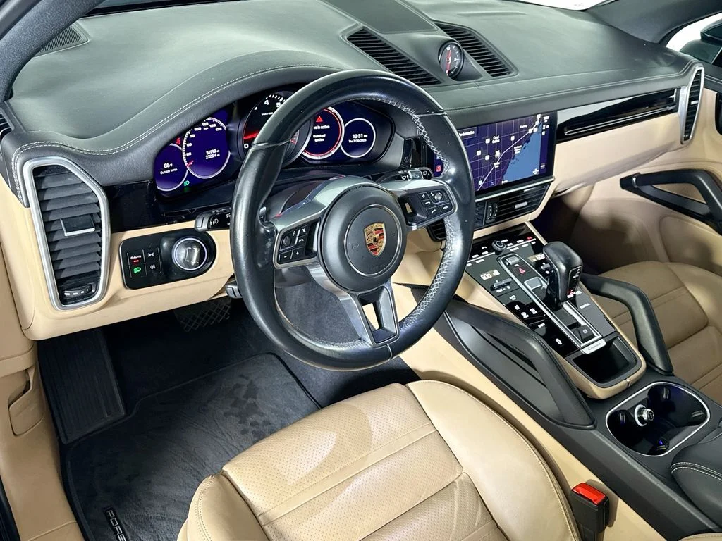 Used 2023 Moonlight Blue Metallic Porsche  image 4