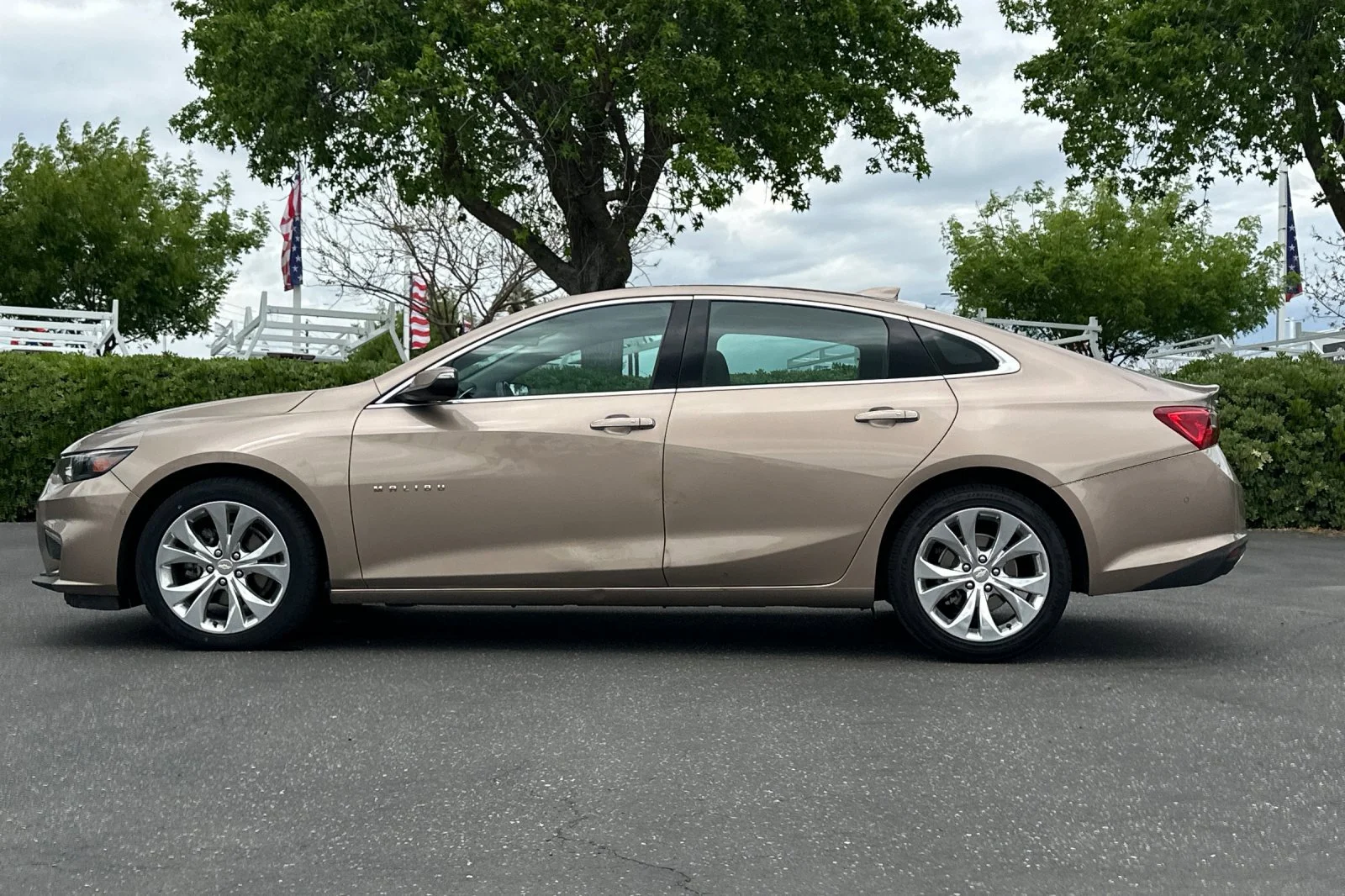 Used 2018 Sandy Ridge Metallic Chevrolet Premier image 7