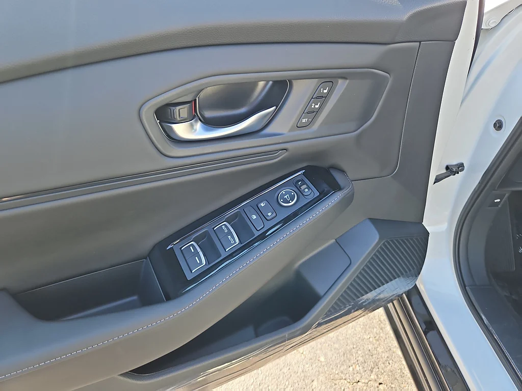 New 2026 Platinum White Pearl Honda Touring image 18