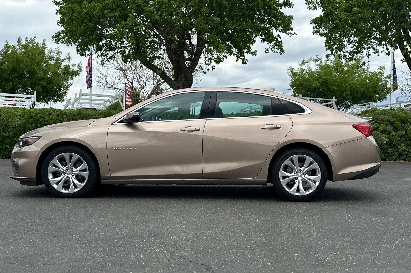 Used 2018 Sandy Ridge Metallic Chevrolet Premier image 7