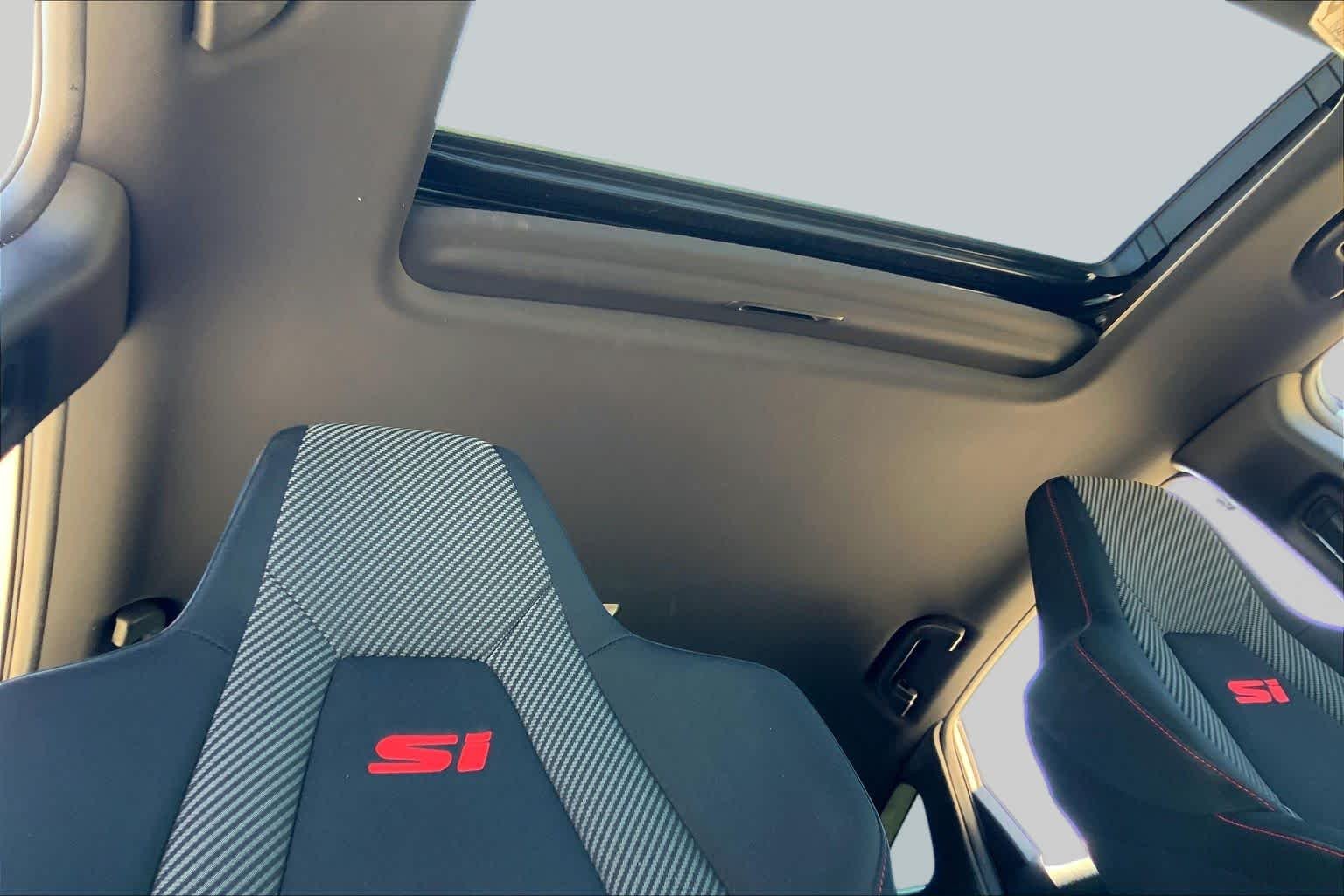 Used 2017 Modern Steel Metallic Honda Si image 14