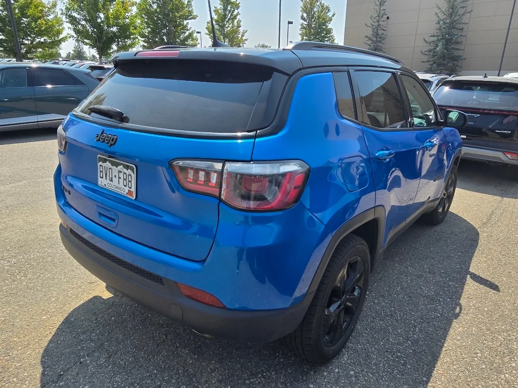 Used 2019 Laser Blue Pearlcoat Jeep Altitude image 15