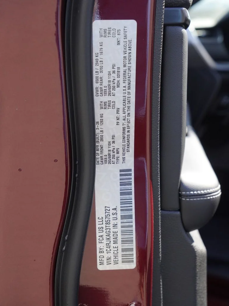 New 2026 Velvet Red Pearlcoat Jeep Laredo image 33