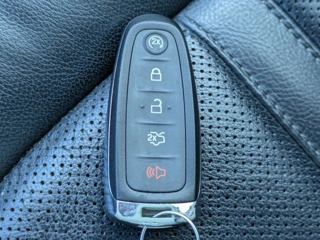Used 2014 Gray Lincoln Base image 30
