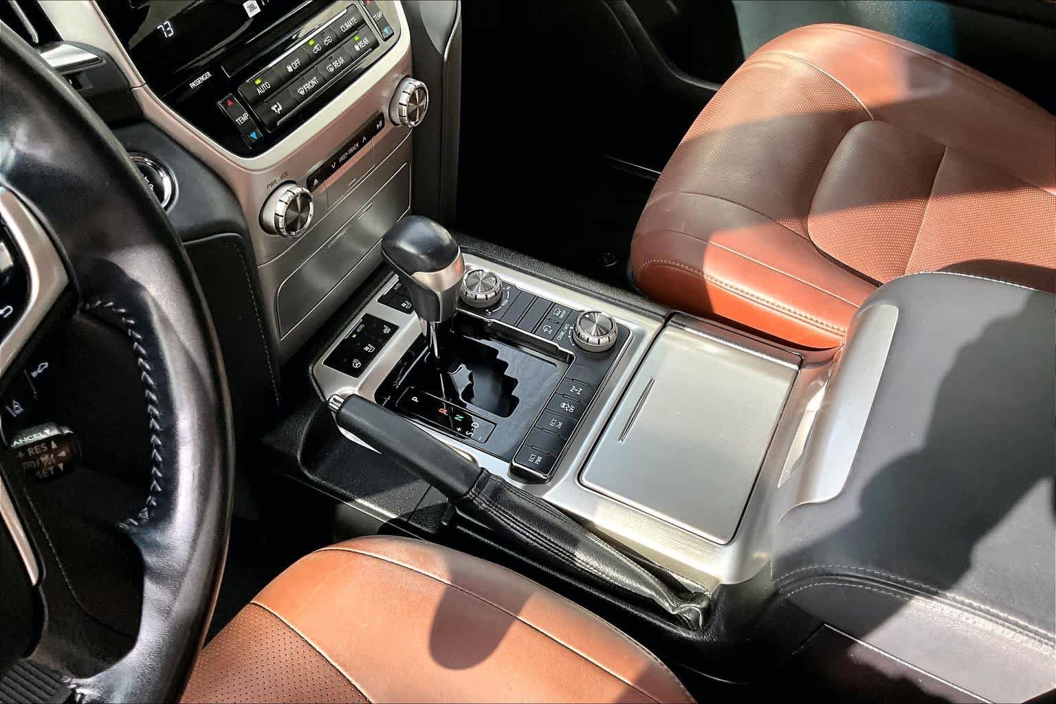 Used 2021 Blizzard Pearl Toyota  image 17