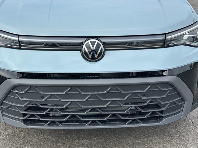 New 2026 Monument Gray W/Deep Black Roof Volkswagen 1.5T SE Black image 8