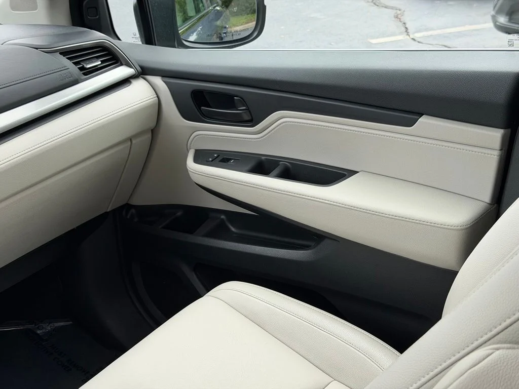 Used 2025  Honda EX-L image 41