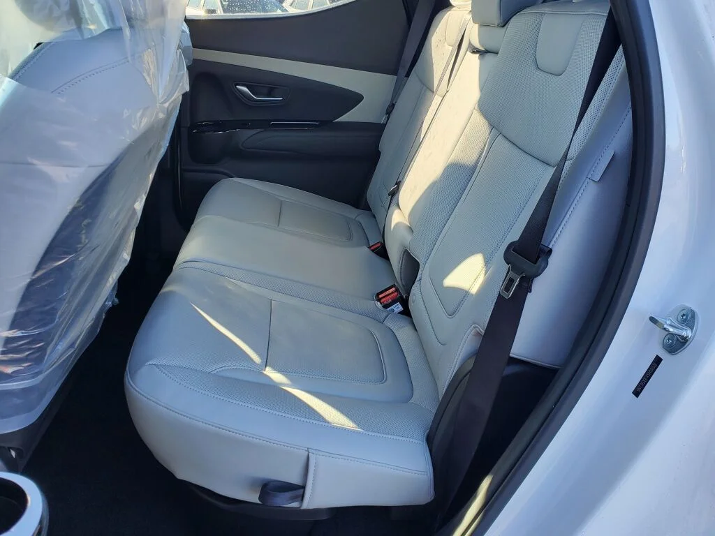Used 2025 White Hyundai Limited image 19
