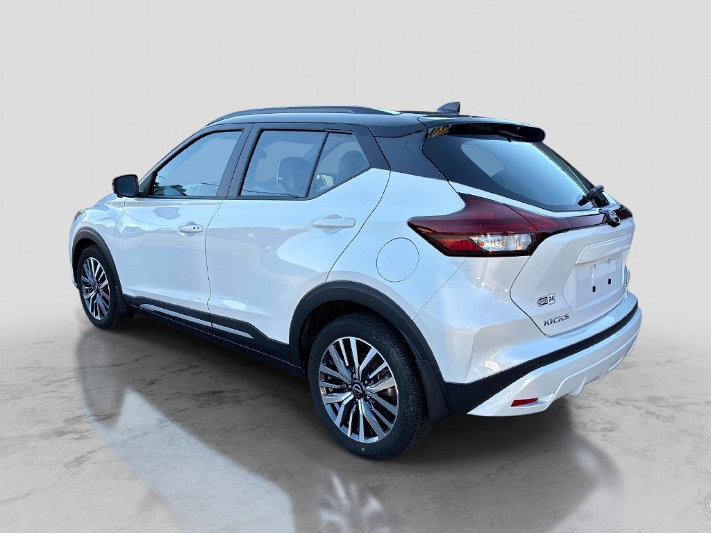 Used 2023 White Nissan SR image 5