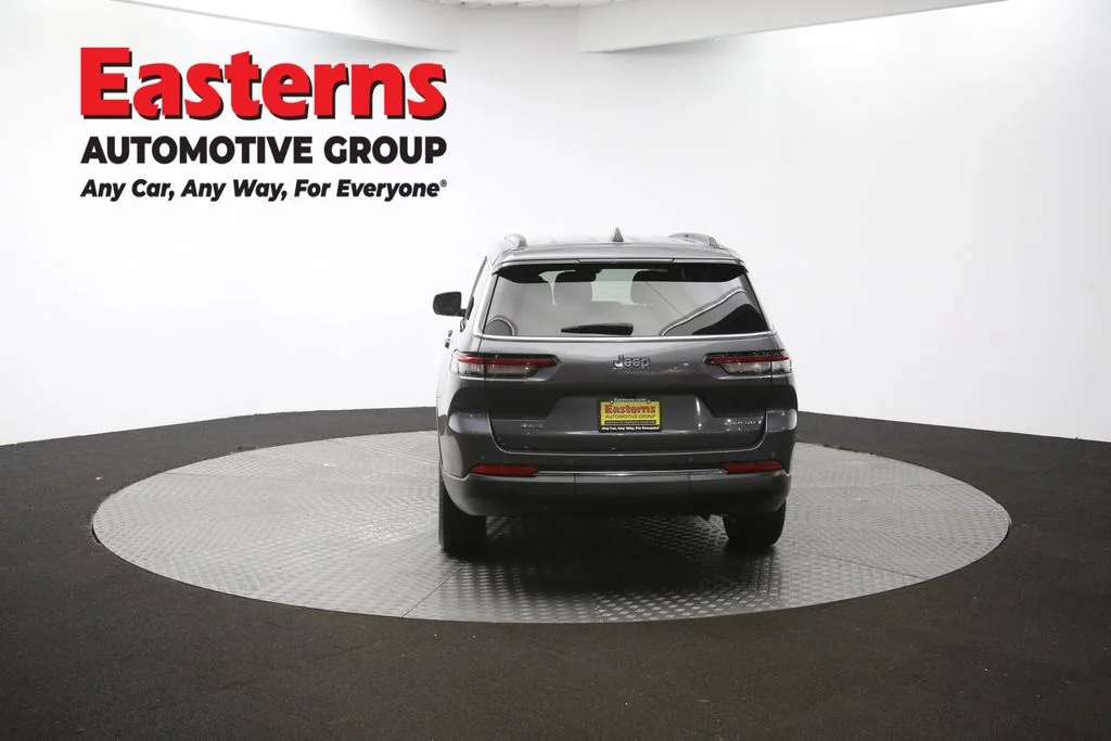 Used 2023 Gray Jeep Laredo image 39
