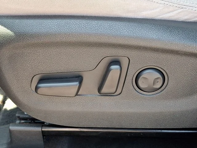 Used 2017 Gray Hyundai SE image 27