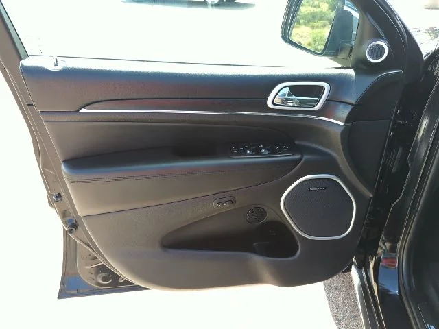 Used 2018 Black Jeep Summit image 18