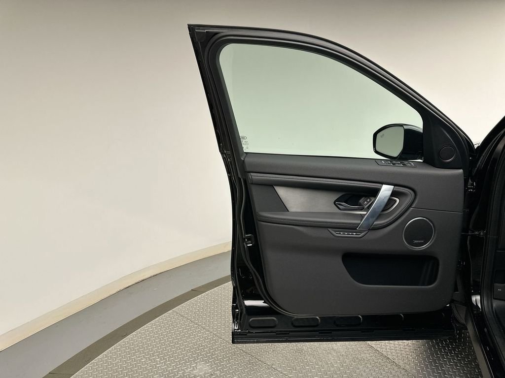 New 2026 Santorini Black Land Rover Landmark image 9