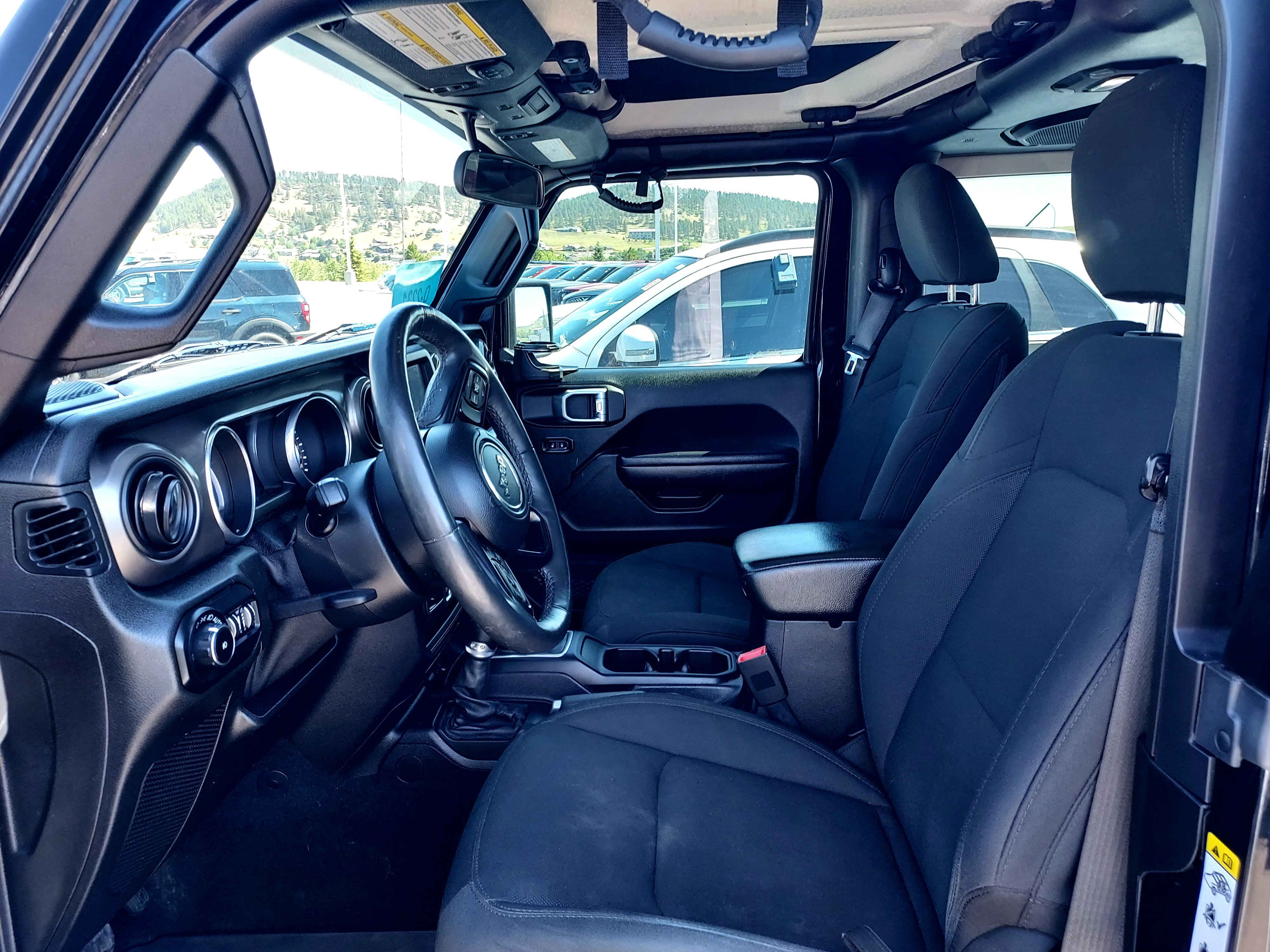 Used 2018 Black Clearcoat Jeep Sport S image 11