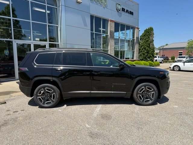 New 2026 Diamond Black Crystal Pearl-Coat Exterior Paint Jeep Limited image 8